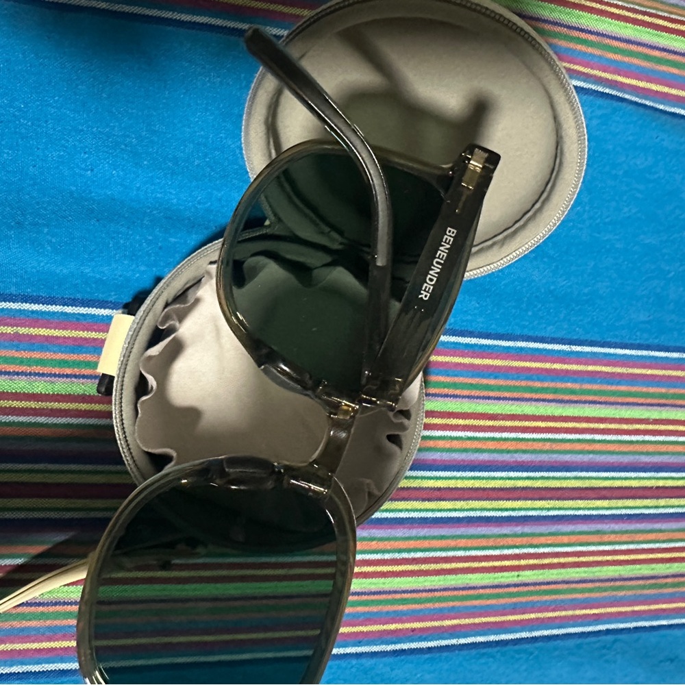 BENEUNDER Folding sunglasses with Carrying Case